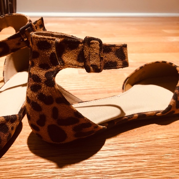 💥LAST ONE!💥 NWTPrint Flats With Ankle Strap - Picture 2 of 5